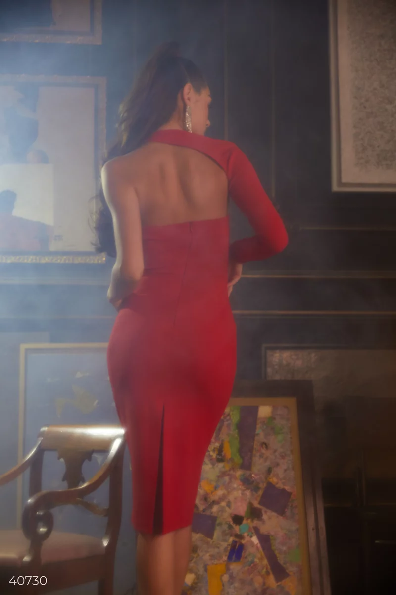 Красное платье с открытым плечом фотография 3