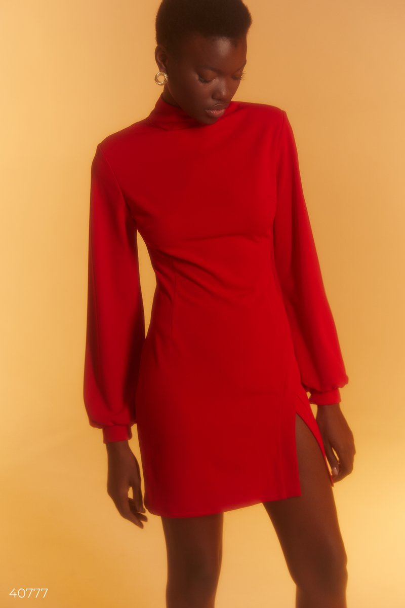 Красное платье мини с разрезом фотография 4
