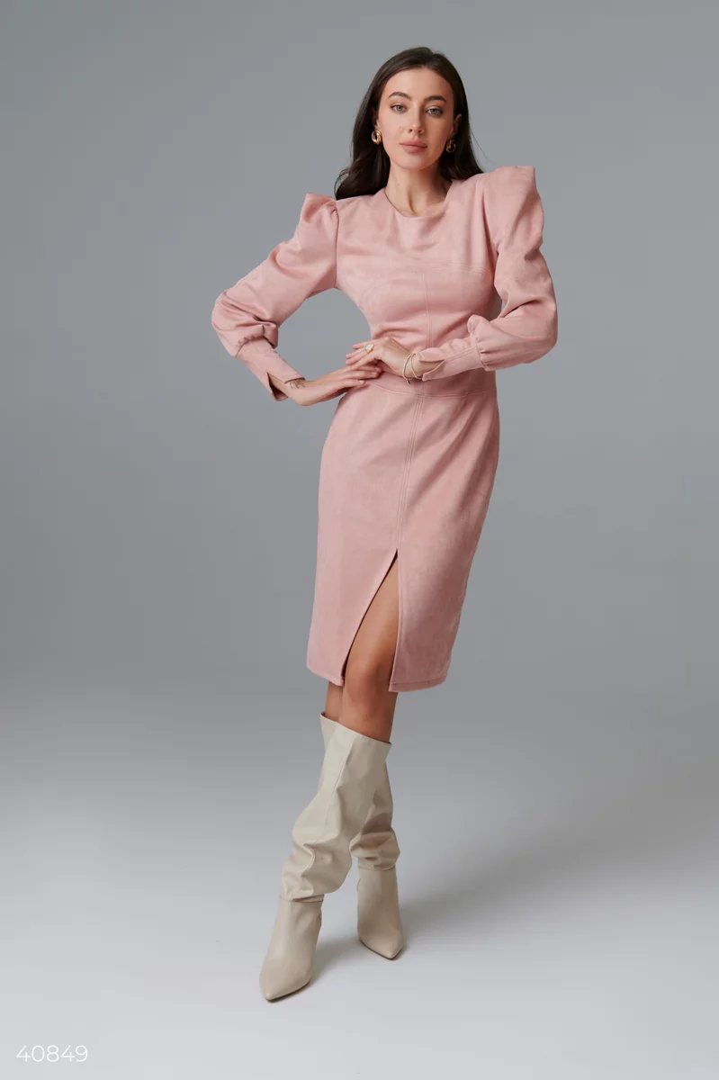 Нежно-розовое платье из эко-замши фотография 1