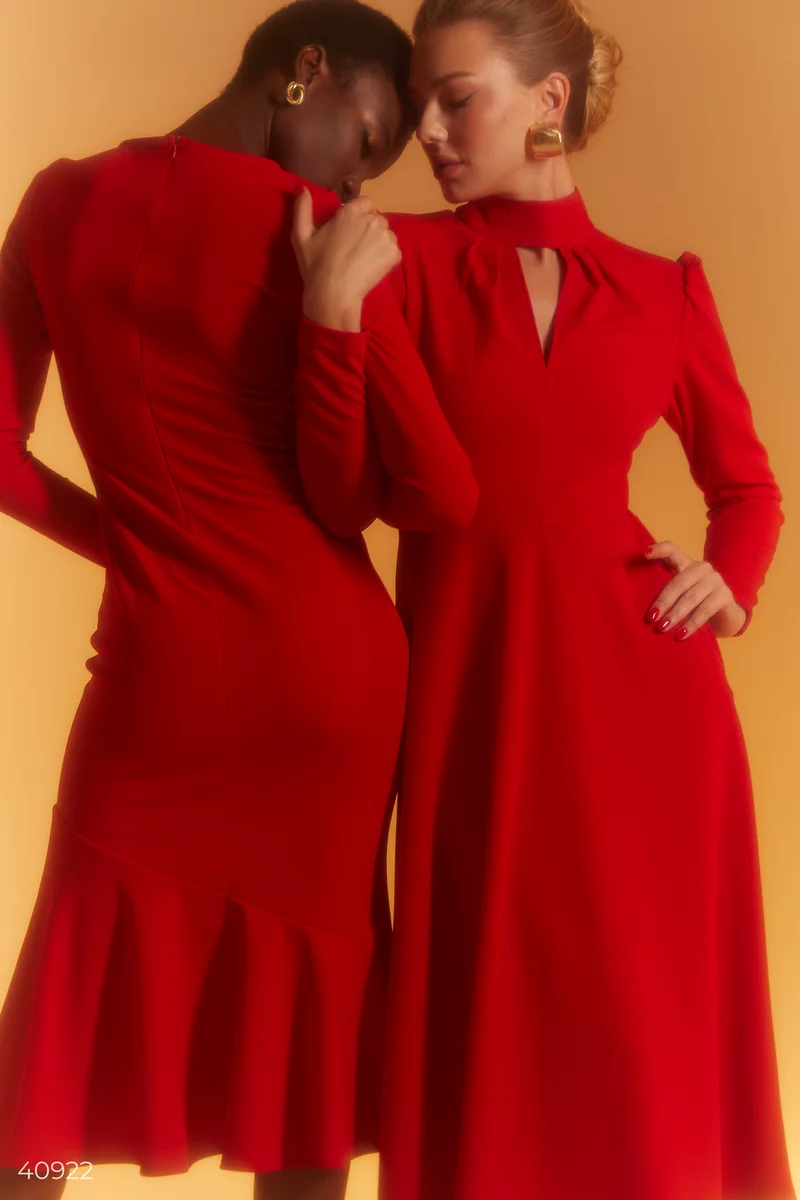 Красное платье миди фотография 1