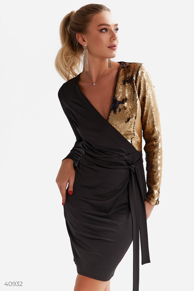 Черное платье с золотистыми пайетками