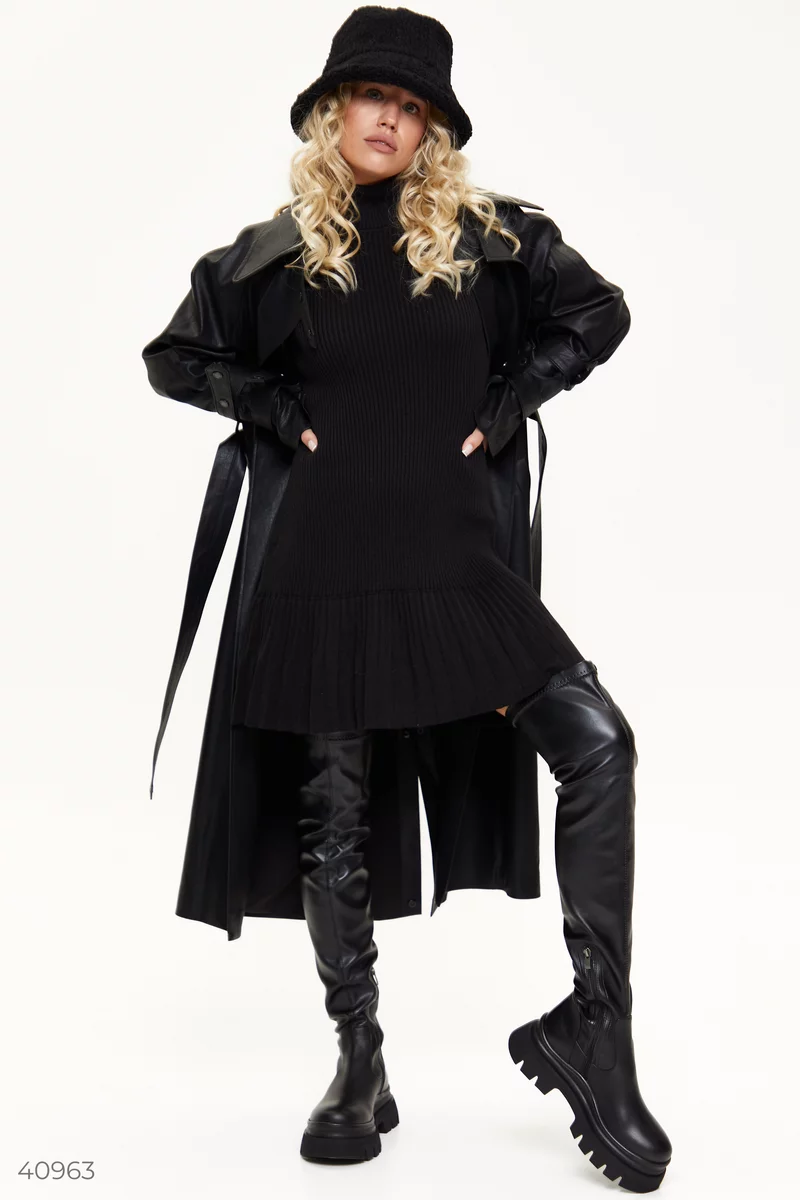 Черное трикотажное платье с плиссировкой фотография 3