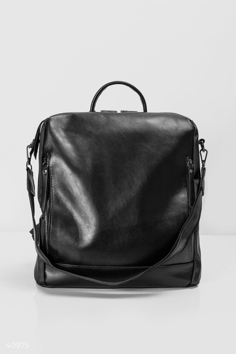 Черная сумка-рюкзак из натуральной кожи