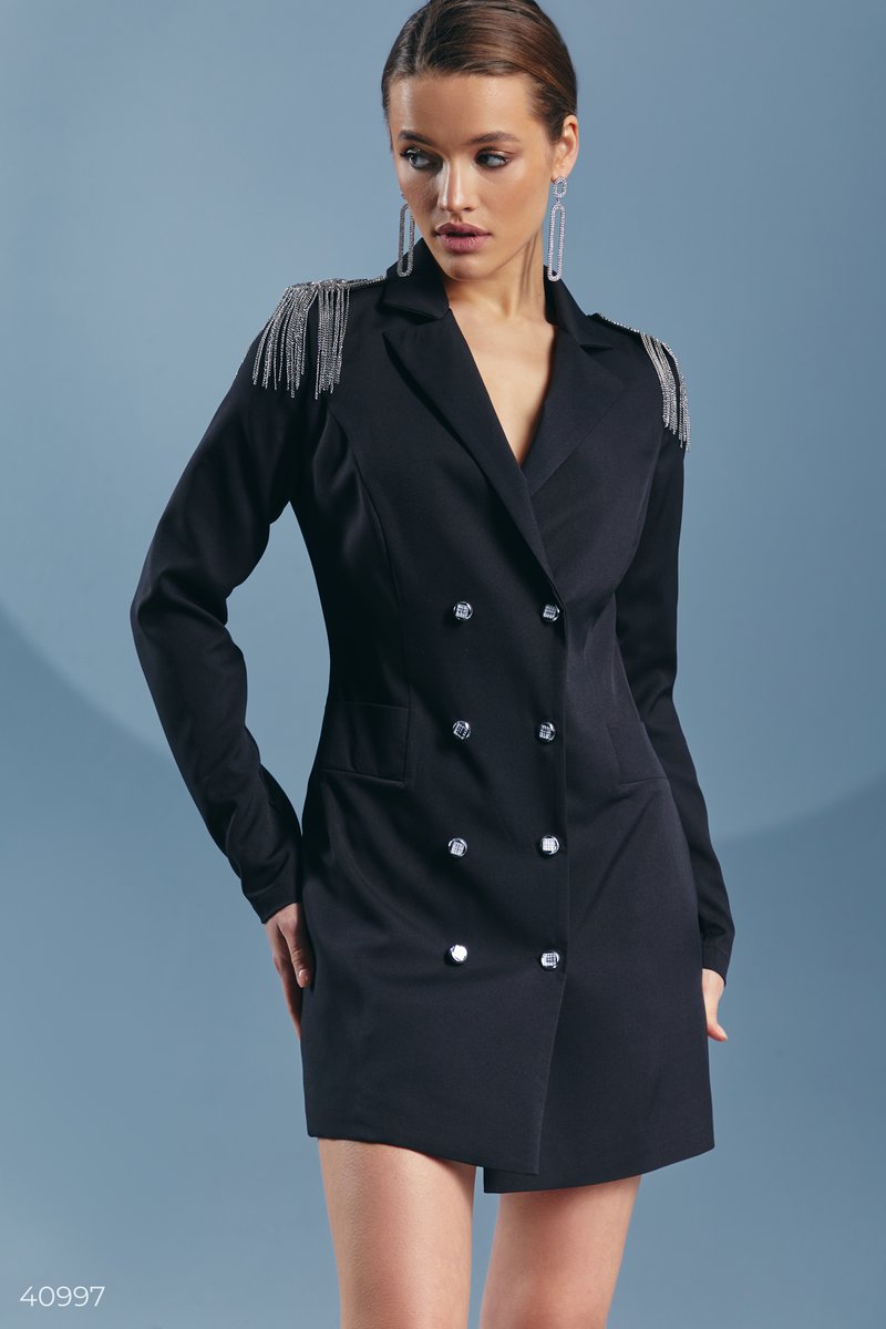 Черное платье-пиджак с эполетами