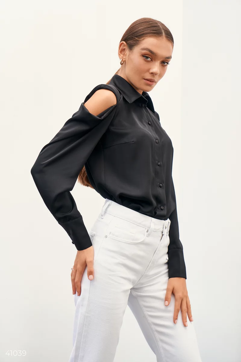 Черная блуза с вырезами фотография 4