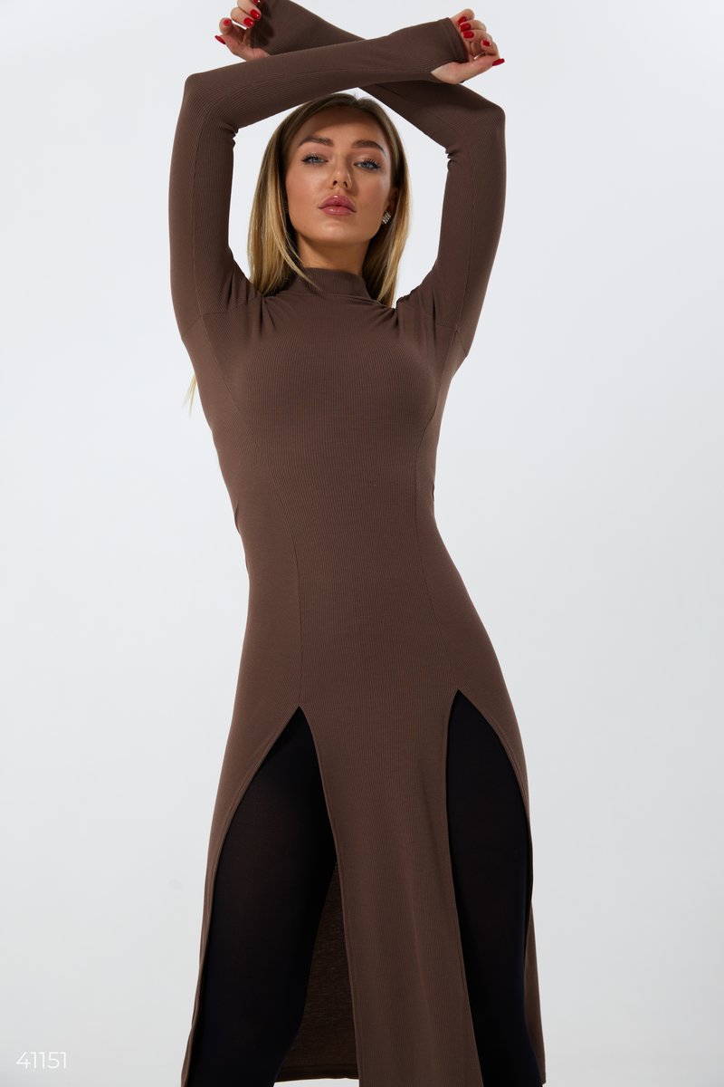 

Сукня з розрізами коричневого кольору