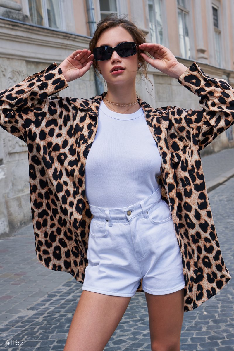 Stylish shirt in leopard print