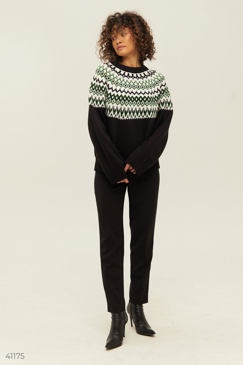 Чорний светр з візерунком