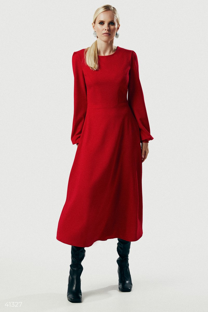 Красное платье миди приталенного кроя