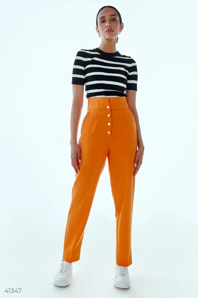 Эффектные оранжевые брюки фотография 2