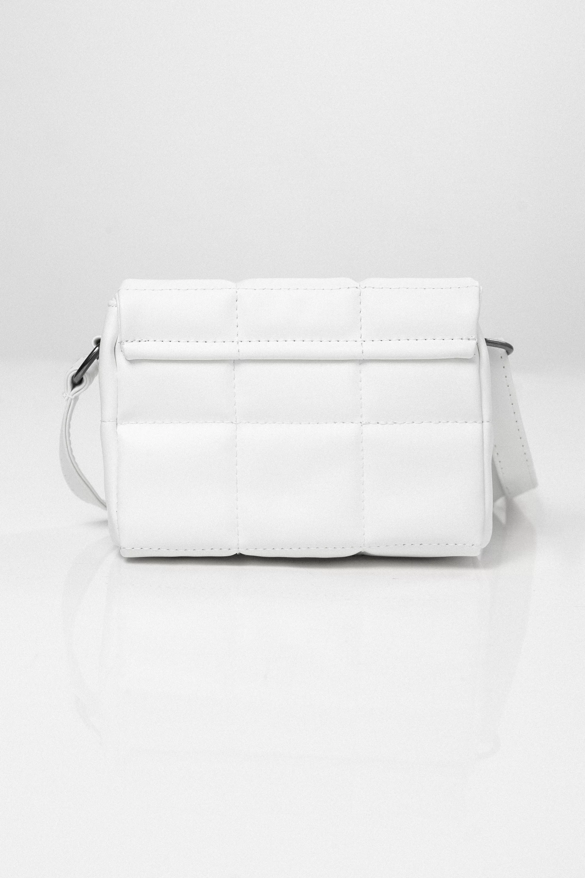 White quilted store chain bag