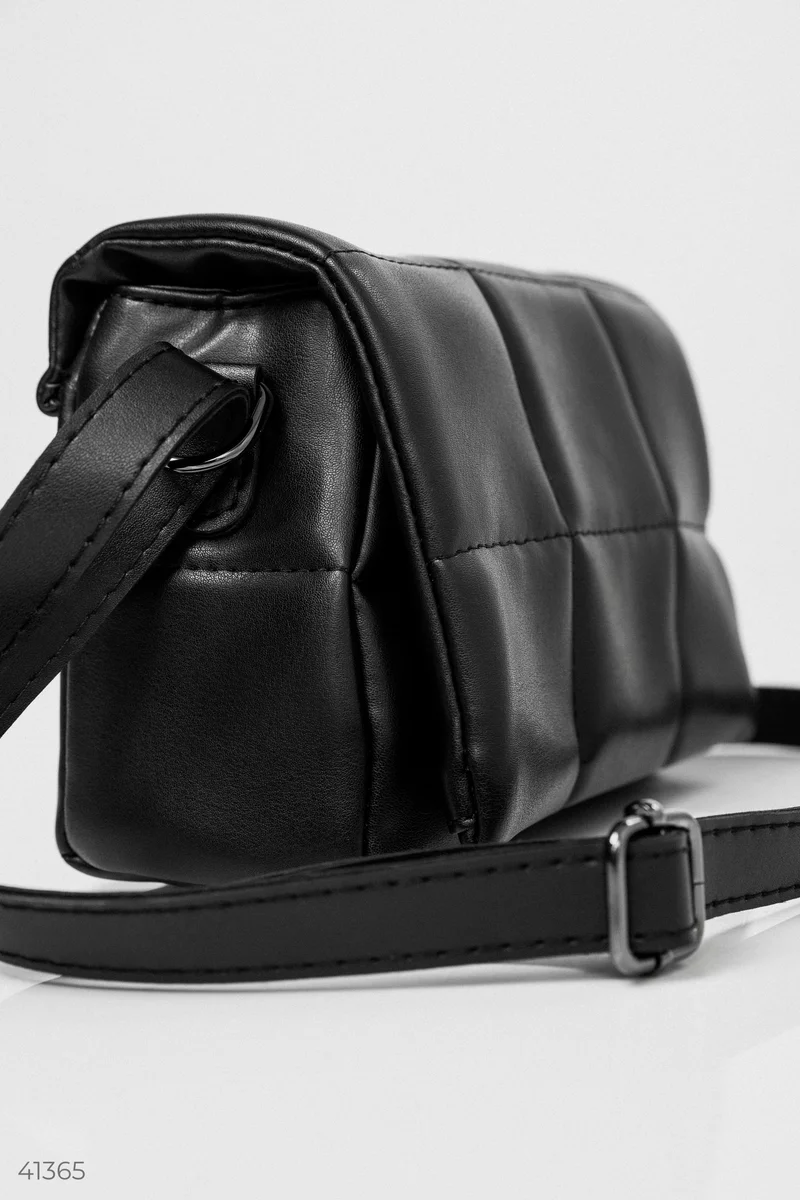 Стеганая черная сумка кросс-боди фотография 5