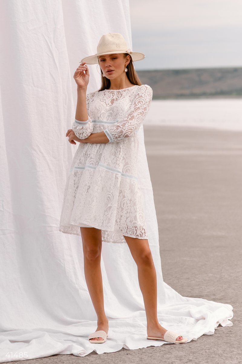 Біла сукня з мережива