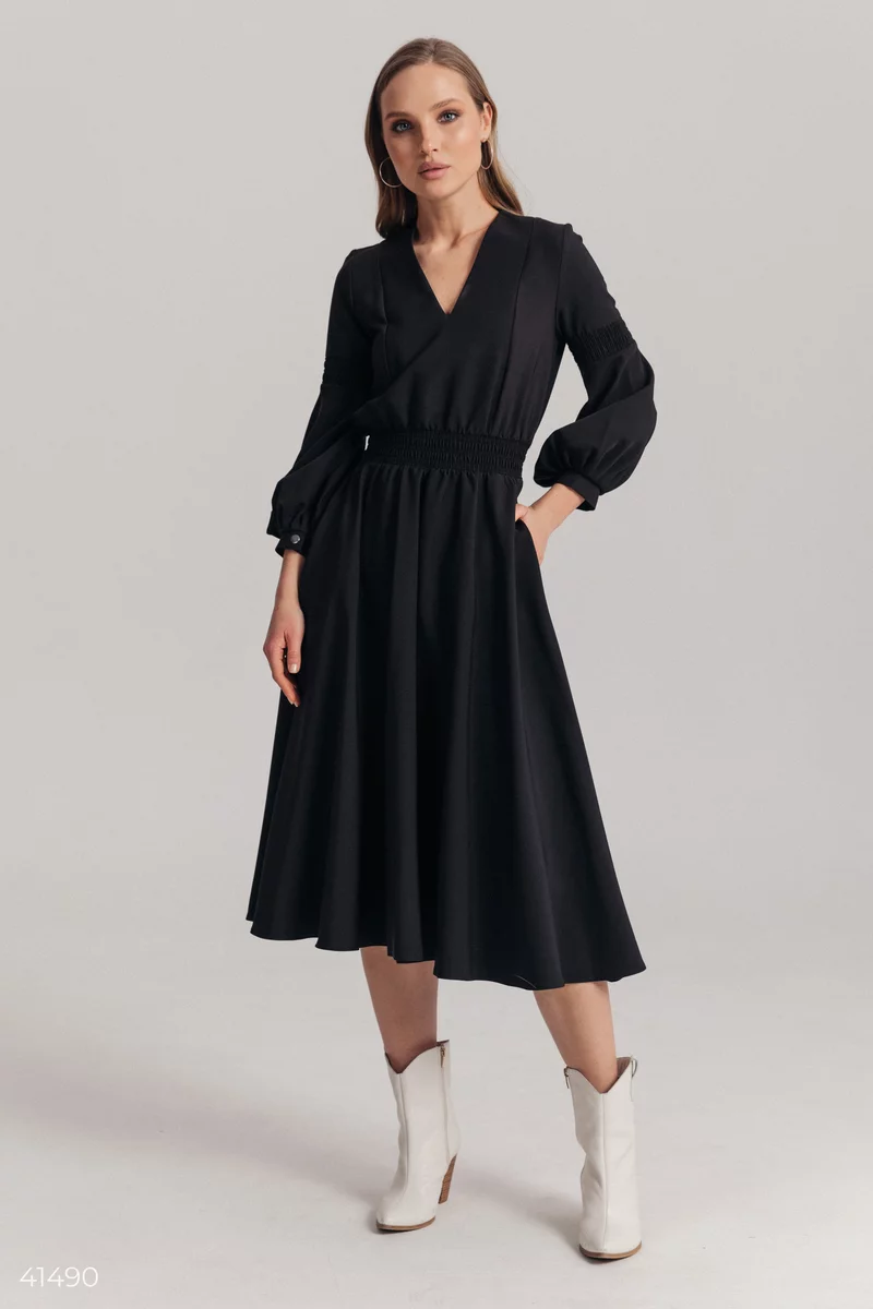 Чорна сукня міді з пишними рукавами фотографія 1