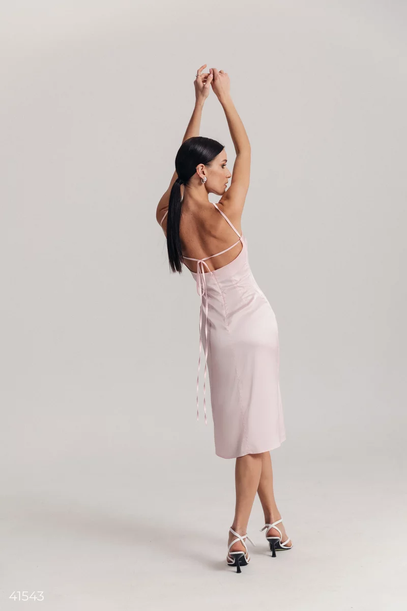 Розовое платье миди с завязками фотография 4