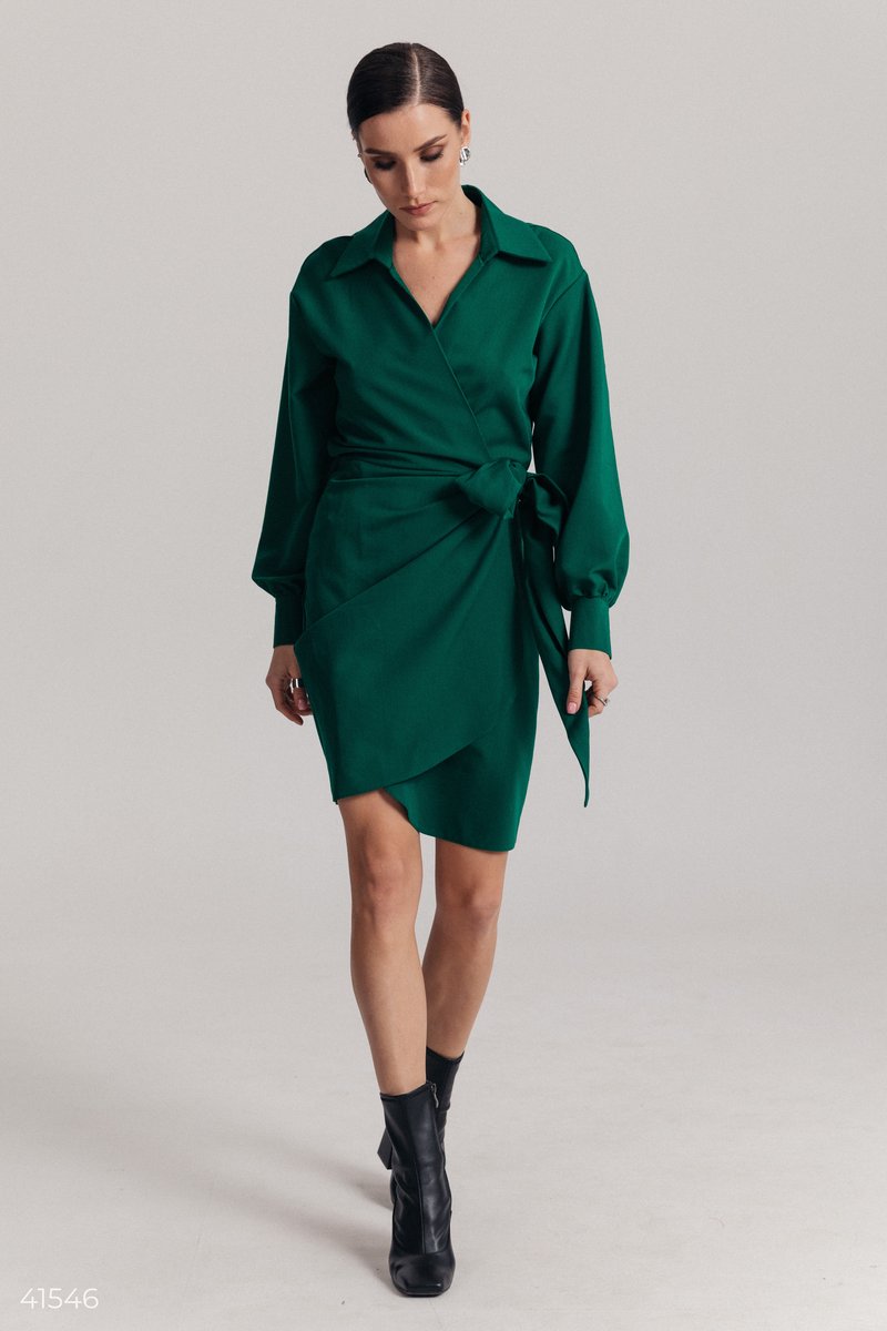 

Зеленое платье-рубашка на запах