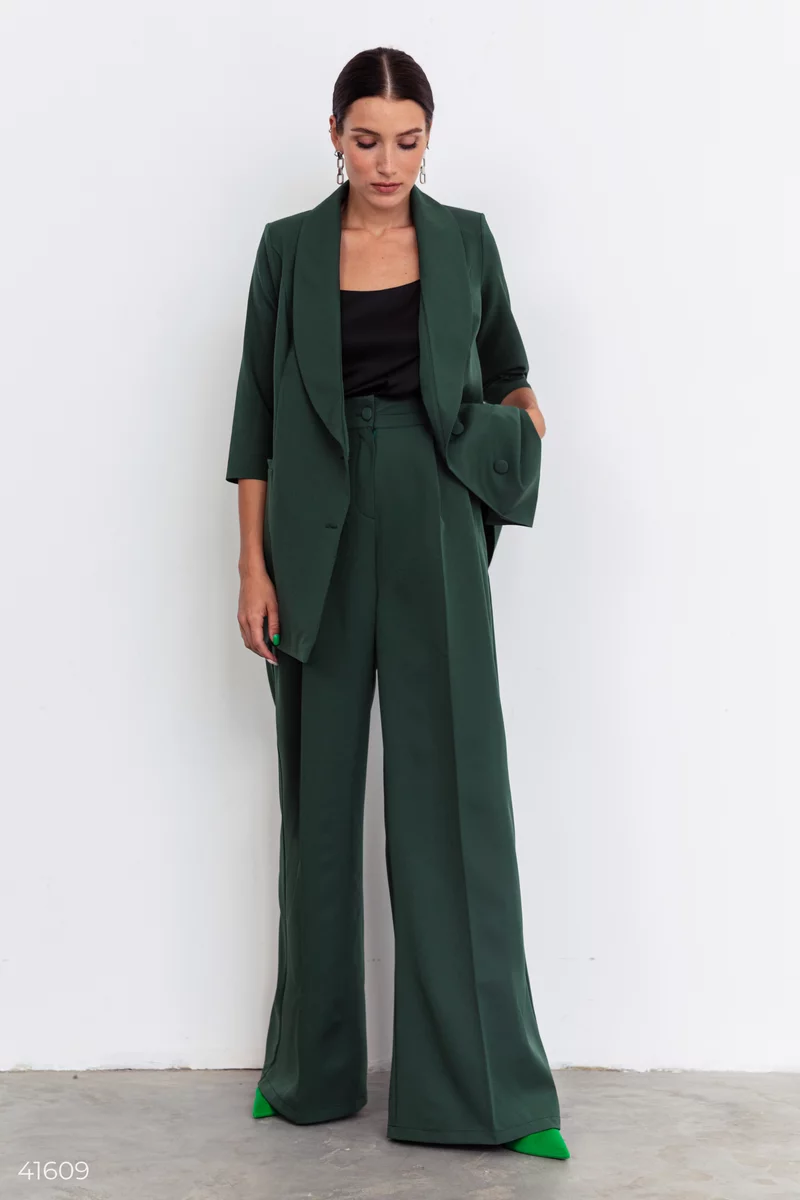 Green suit with trousers photo 1