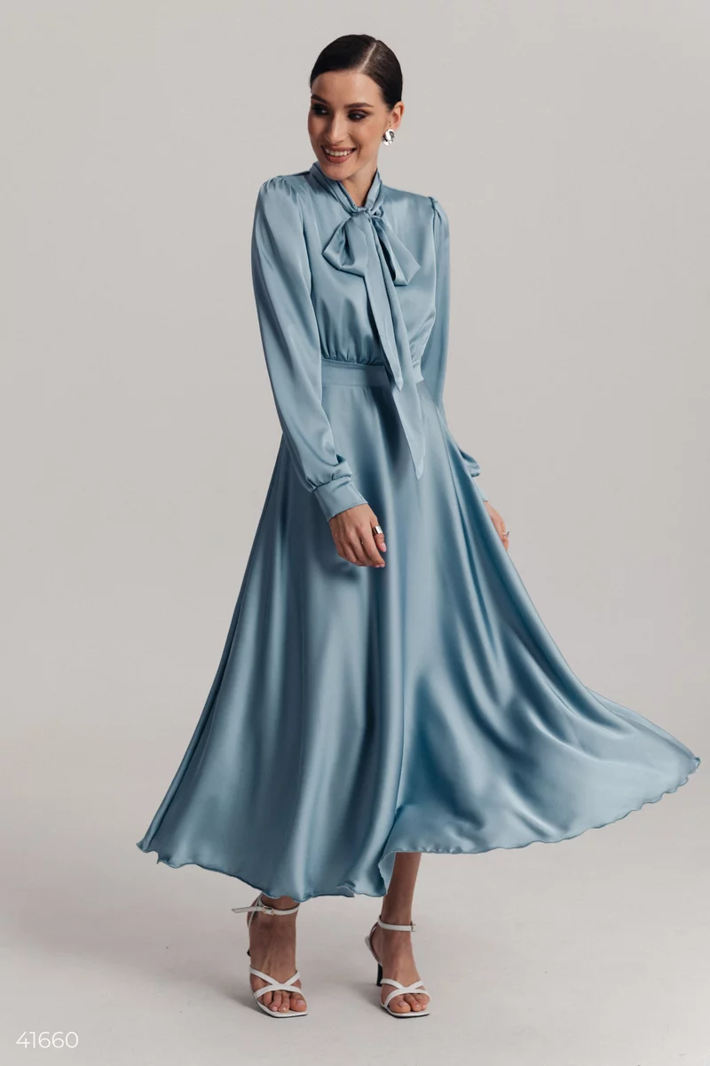 Голубое платье миди из натурального шелка фотография 1