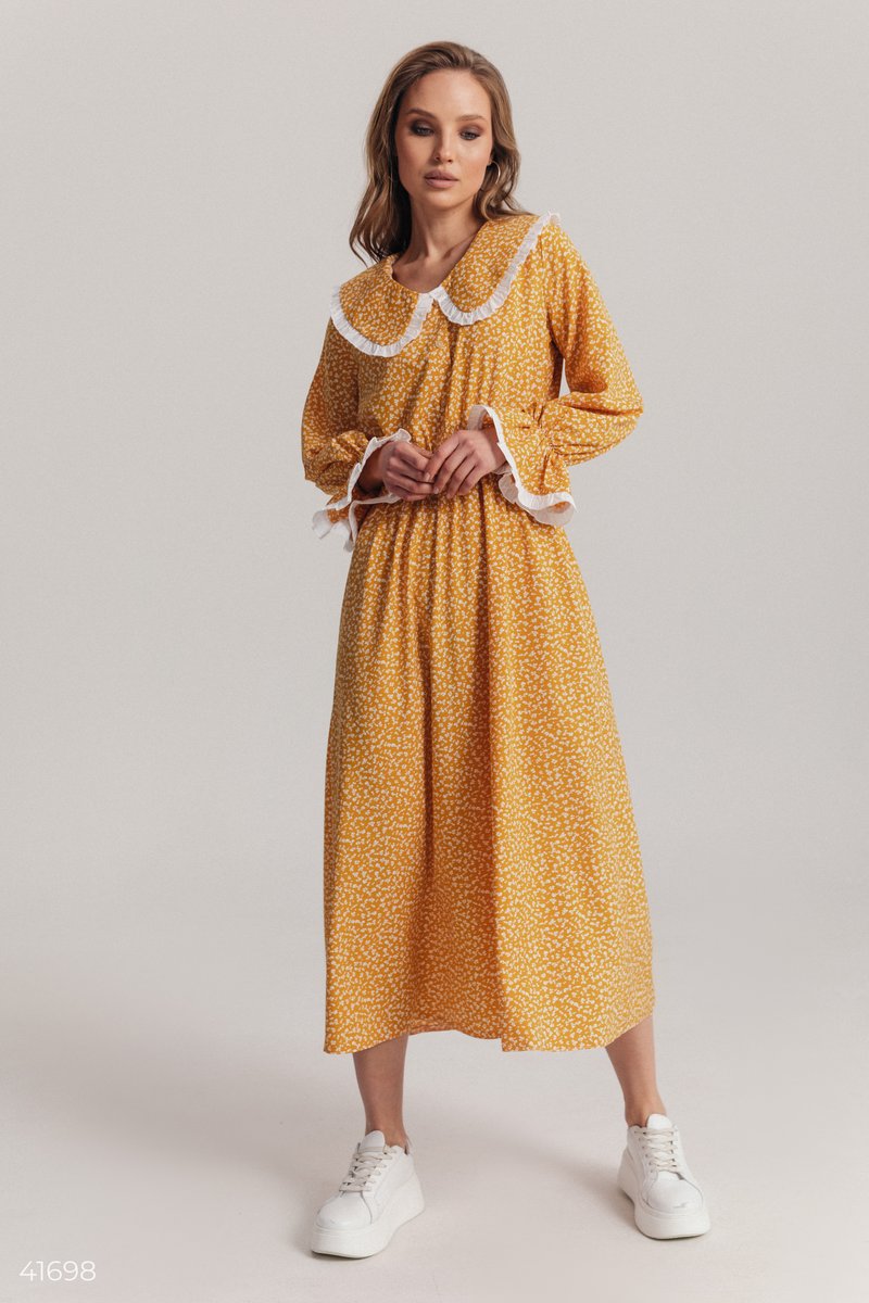 Yellow dress with vintage collar
