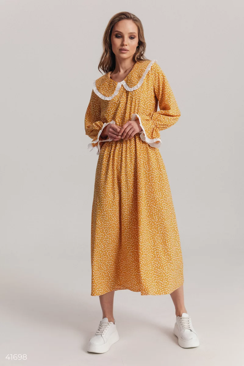 Yellow dress with vintage collar photo 1