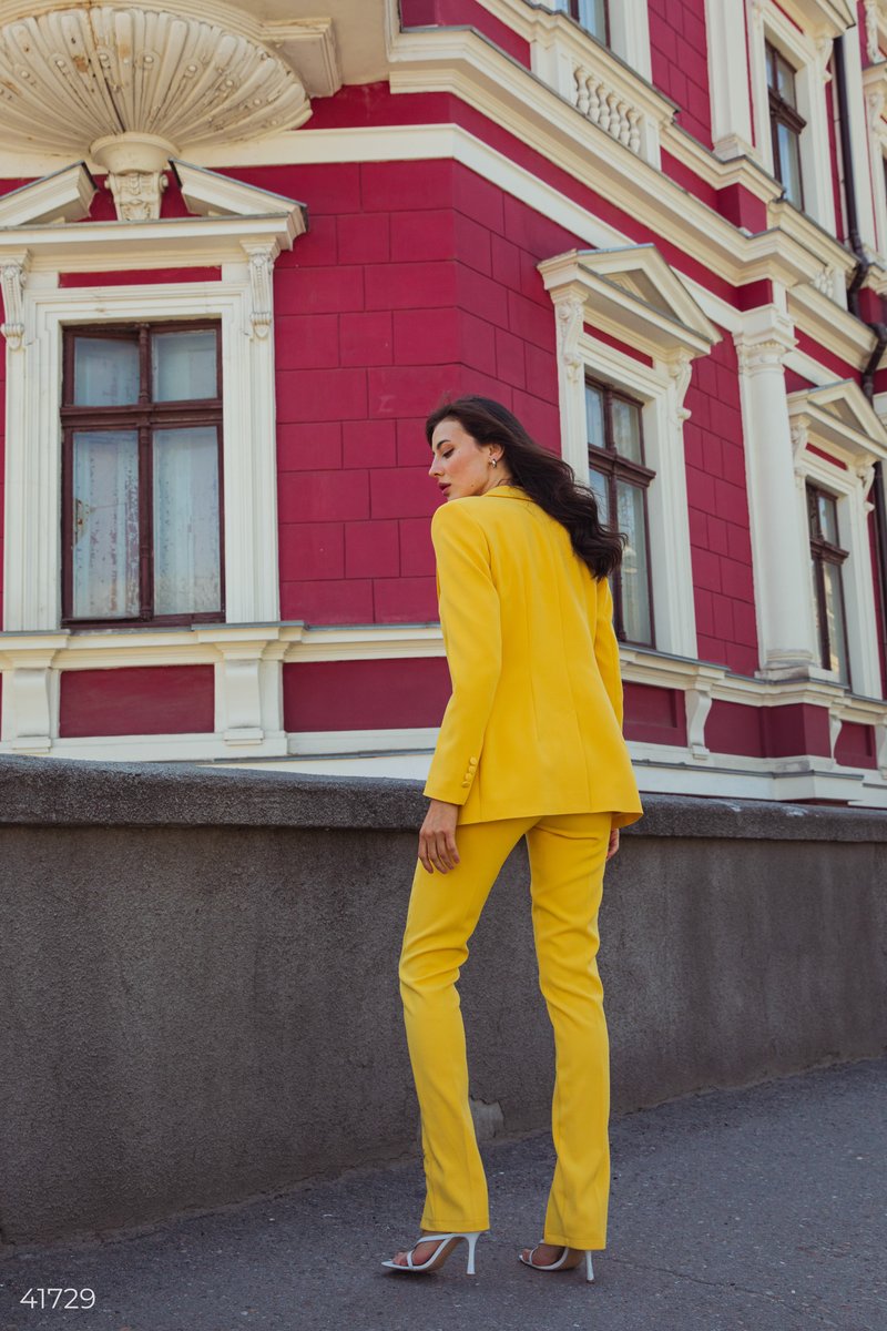 Трендовый жакет желтого цвета фотография 3