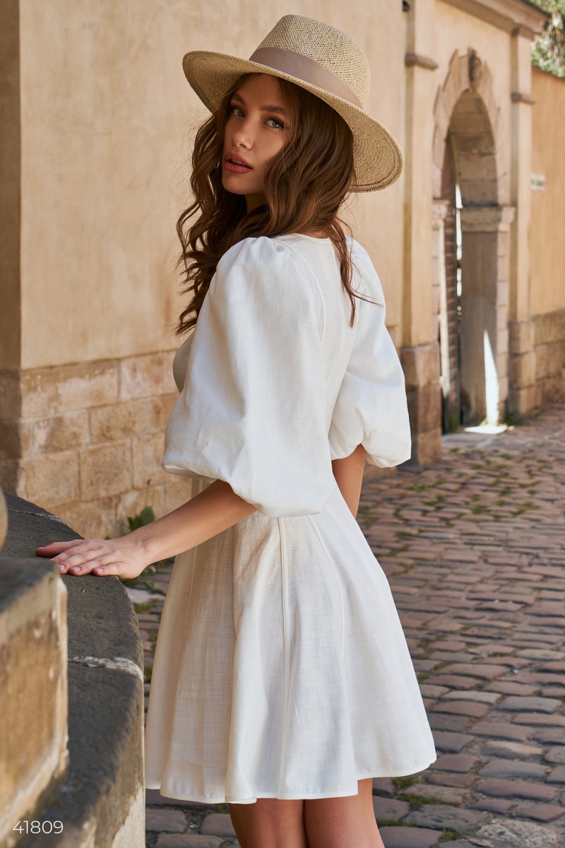 Белое платье с пышным рукавом фотография 5