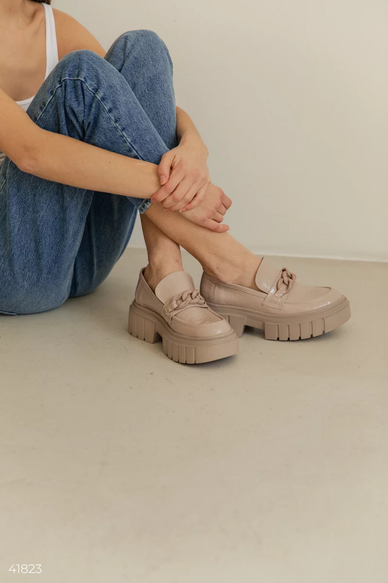 Бежевые туфли-оксфорды из натуральной кожи фотография 2