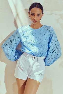 Блакитна блуза з прошви фотографія 1