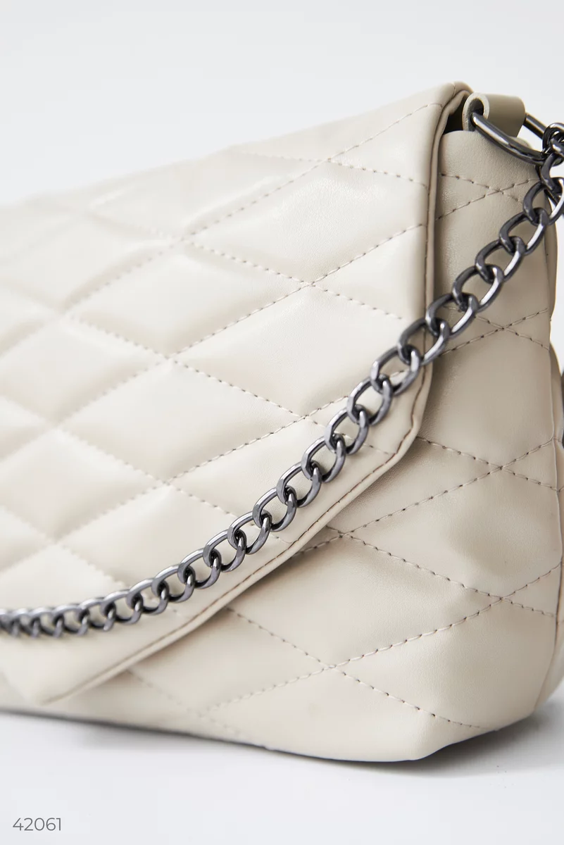 Beige quilted bag with a chain photo 2