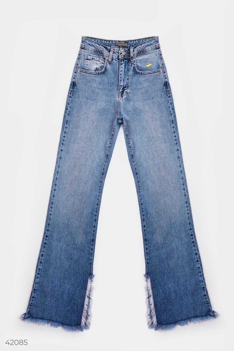

Кастомизированные джинсы с бахромой