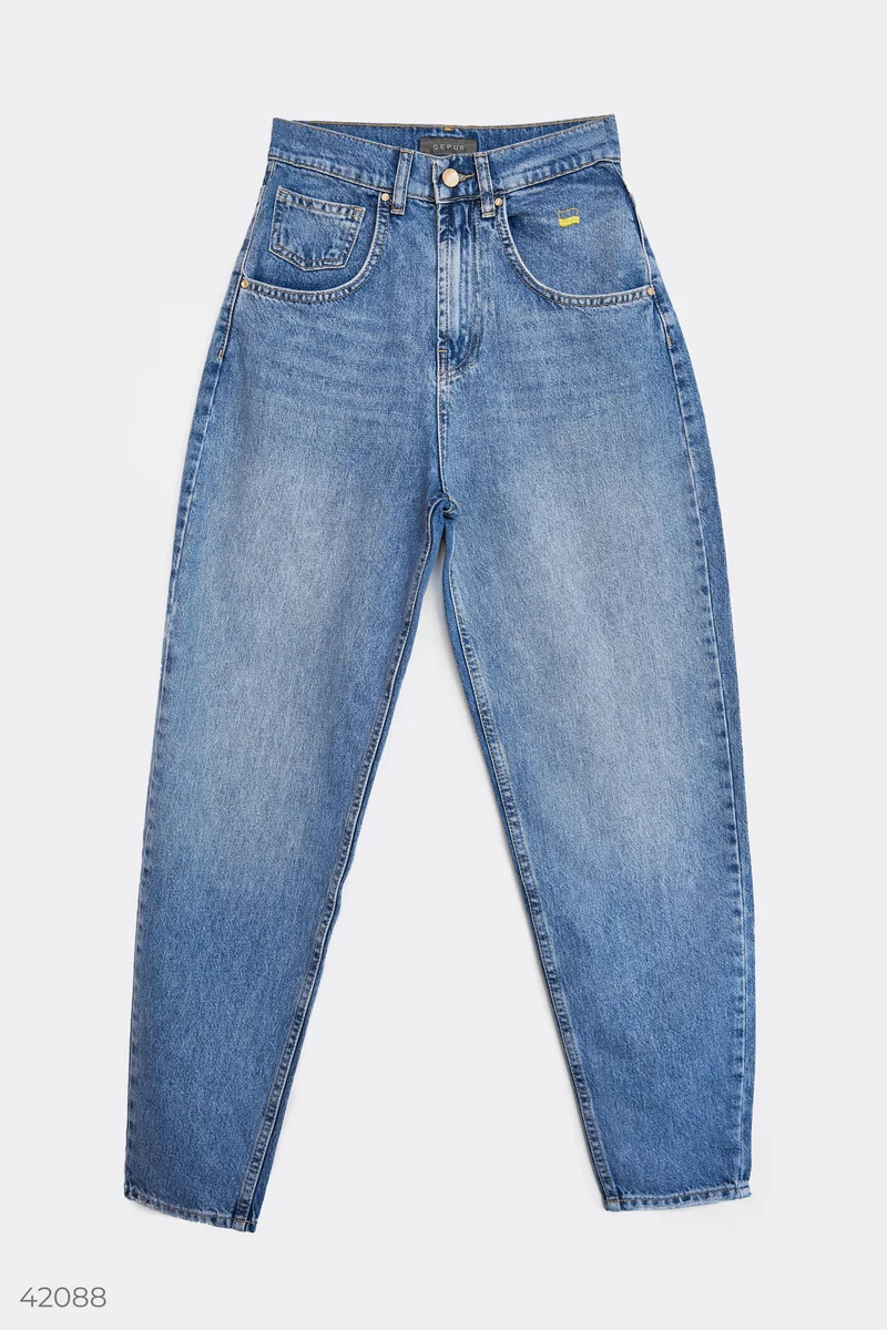 Стильные джинсы с вышивкой фотография 1