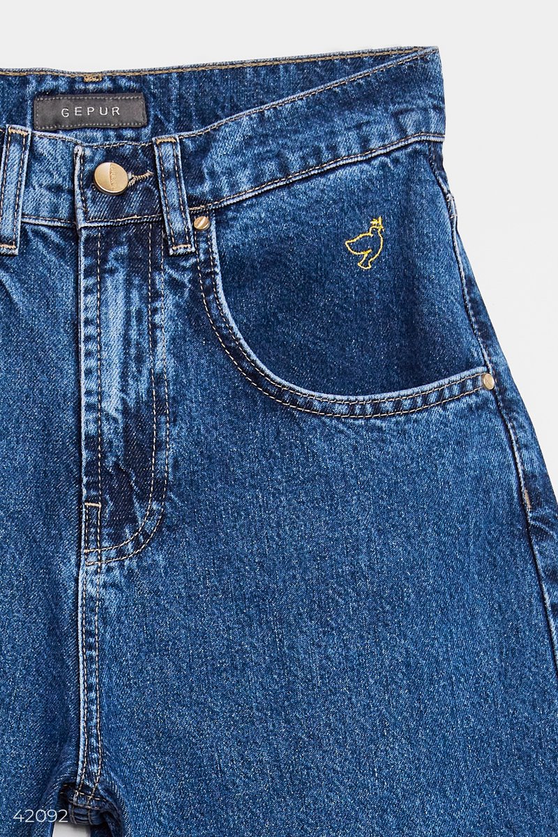 Синие джинсы-бойфренды с символом мира