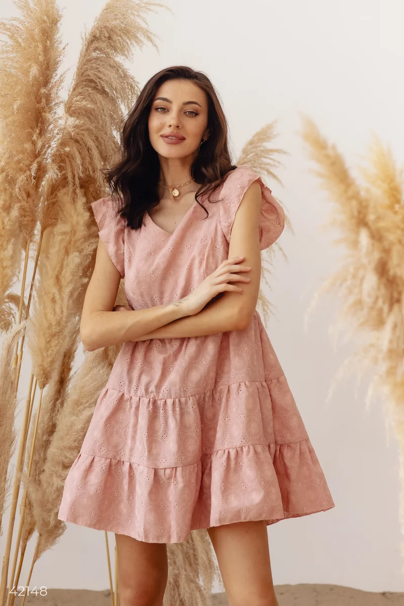 Расклешенное розовое платье фотография 1