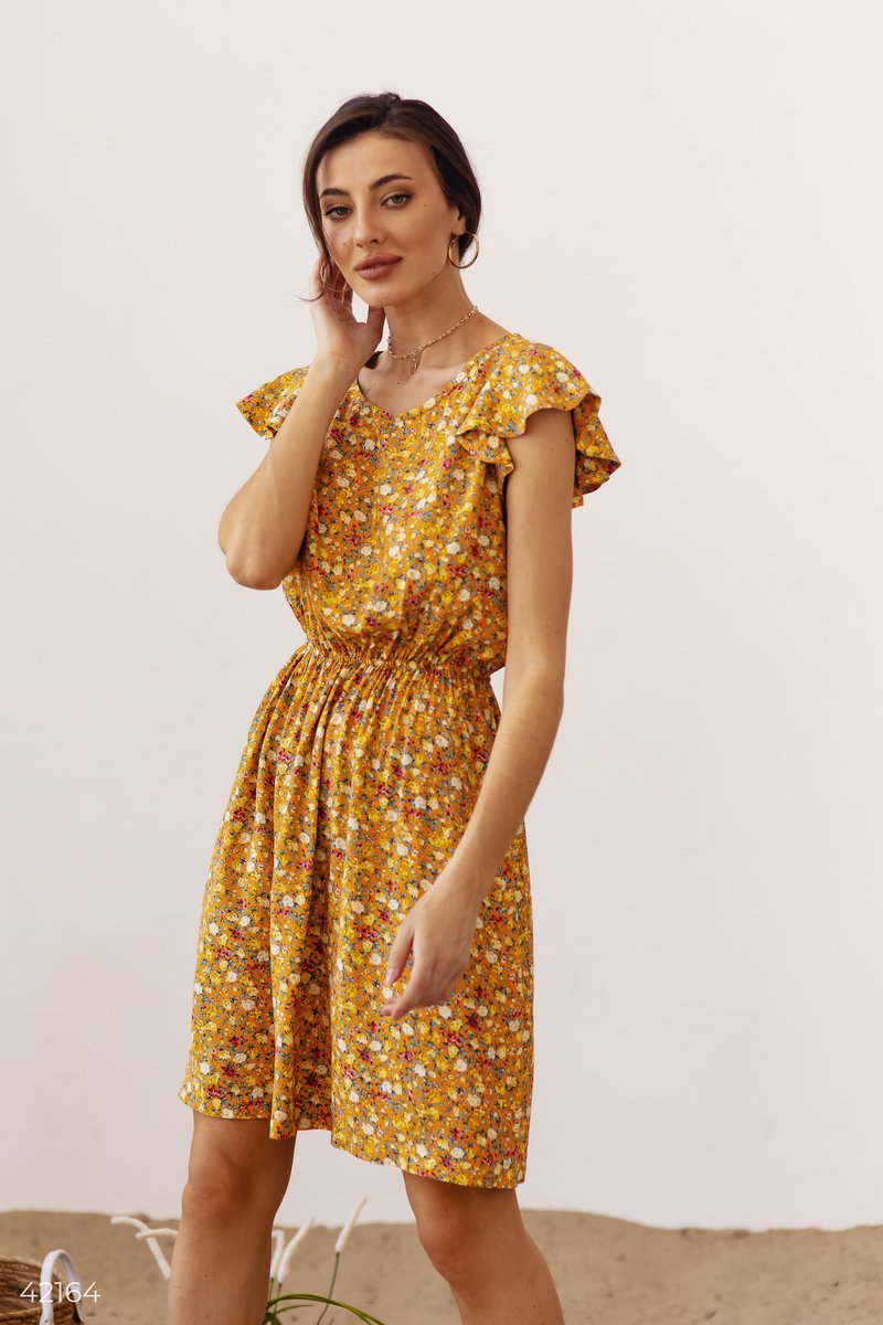 Цветочное платье желтого цвета