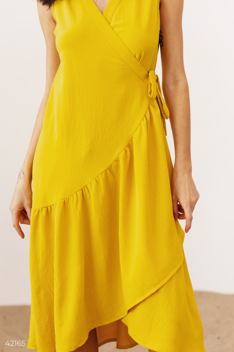 Жовта асиметрична сукня