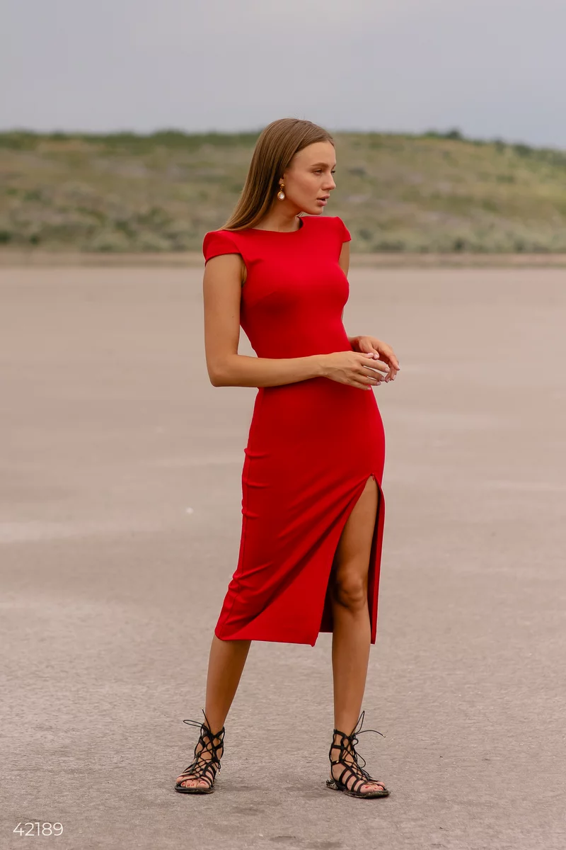 Эффектное красное платье фотография 1