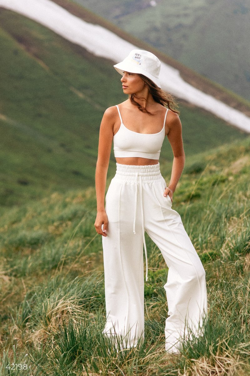 White knitted trousers