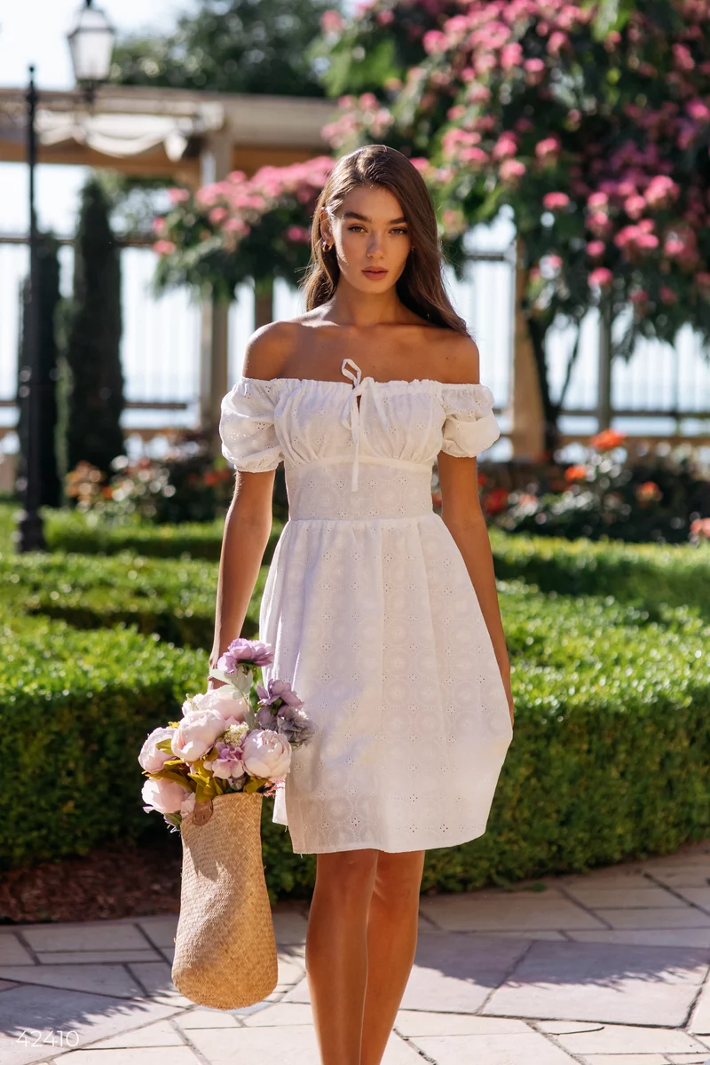 White dress with puff sleeves photo 3