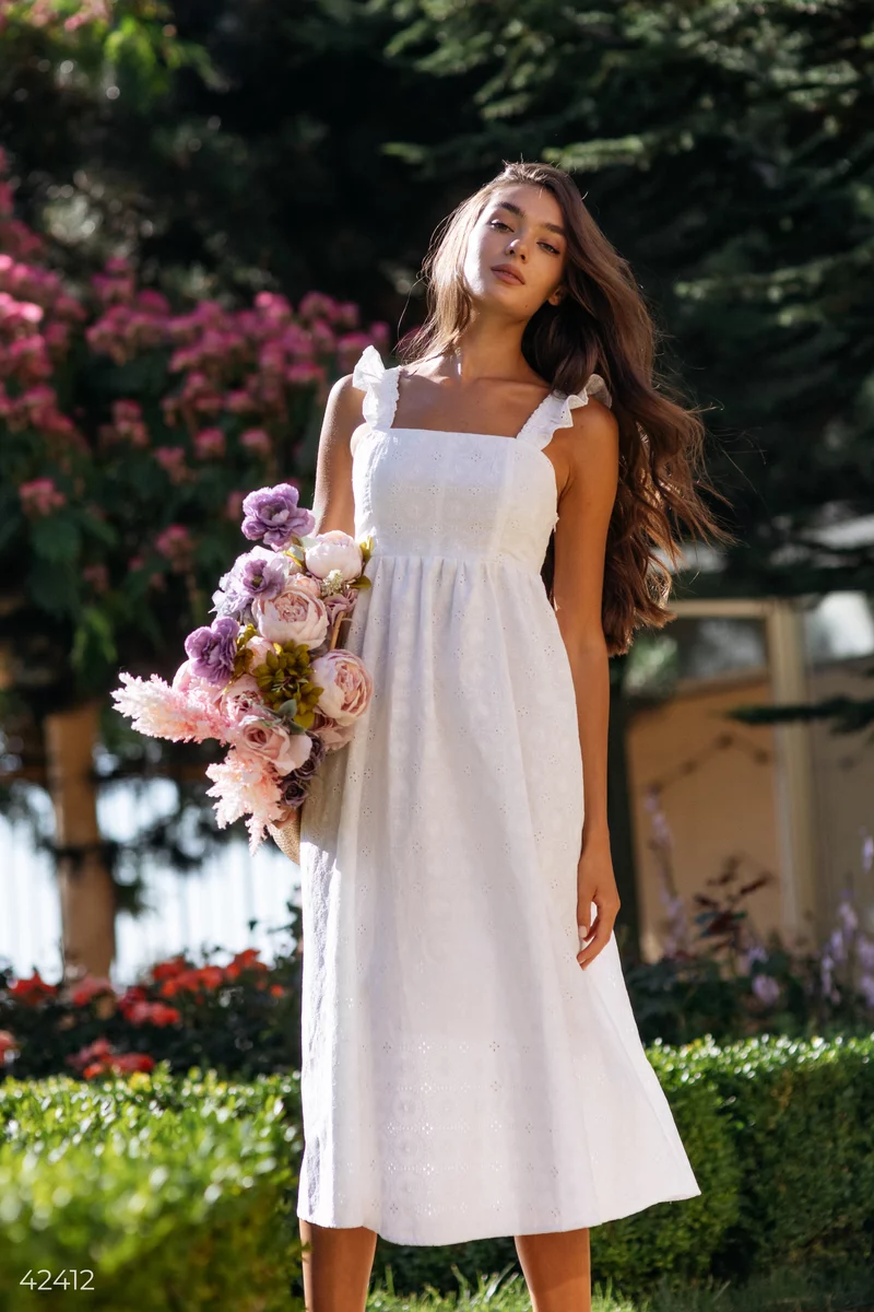 Summer sundress with embroidery photo 2