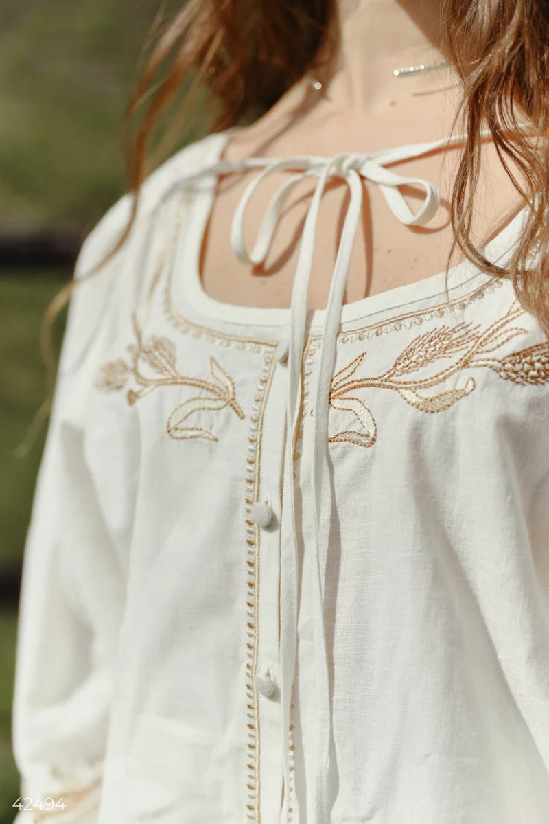 Loose fit shirt with floral embroidery photo 3