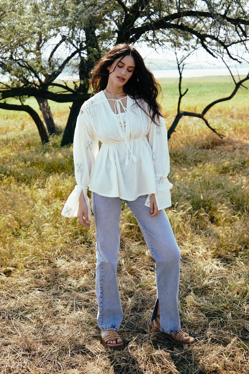 Natural linen shirt with embroidery photo 3
