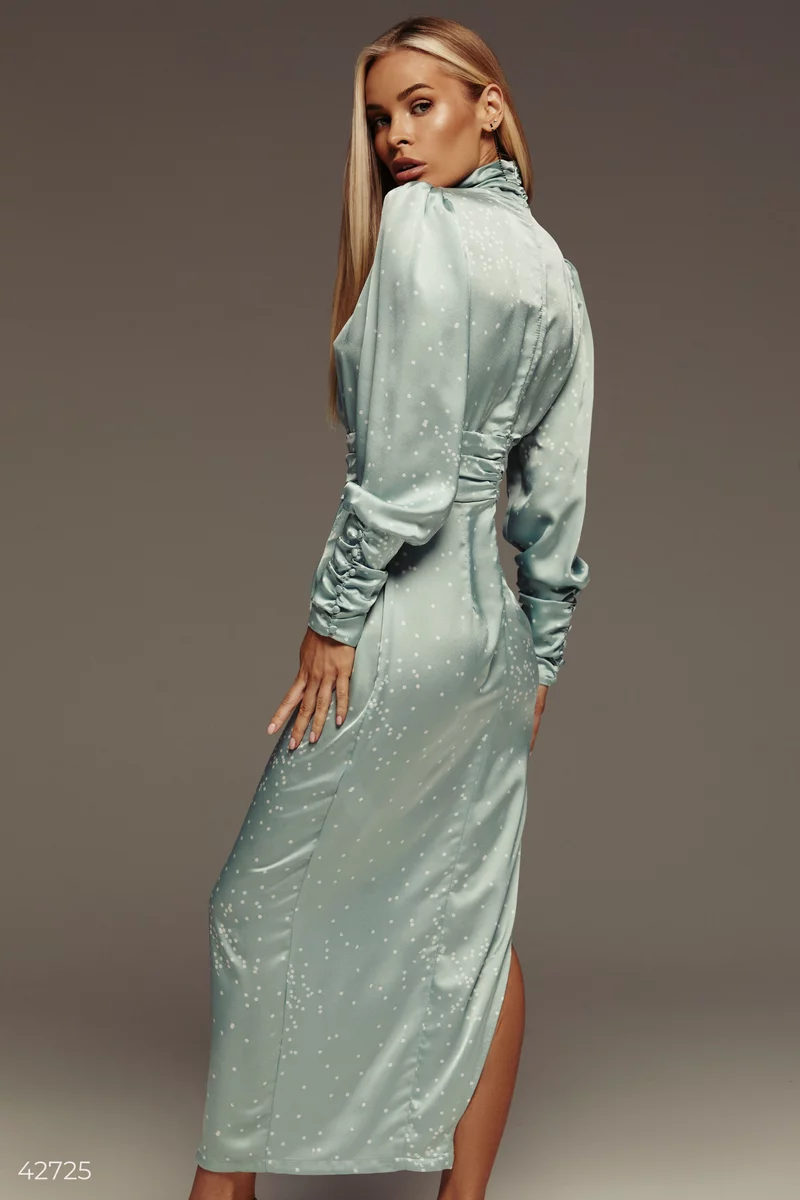 Сатиновое платье с разрезом в мятном оттенке фотография 5