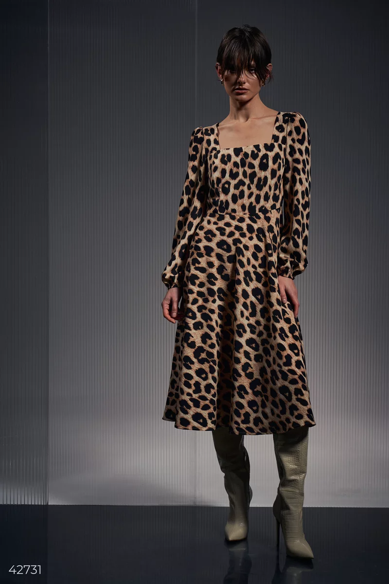 Приталена сукня в леопардовий принт фотографія 1