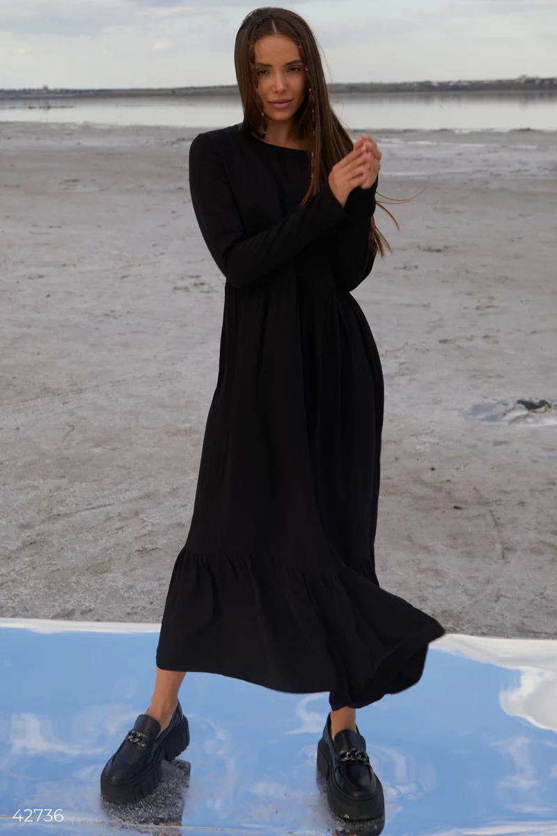 Чорна сукня максі з круглим вирізом фотографія 3