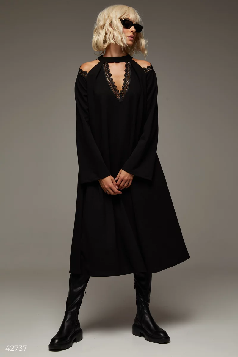 Черное платье с кружевными вставками фотография 2