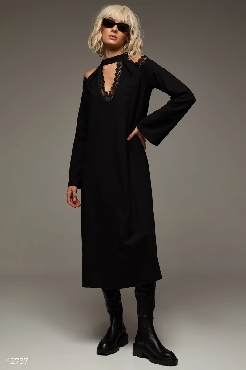 Чорна сукня з мереживними вставками фотографія 4
