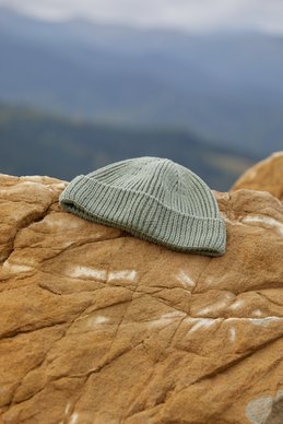 Short beanie with collar photo 1