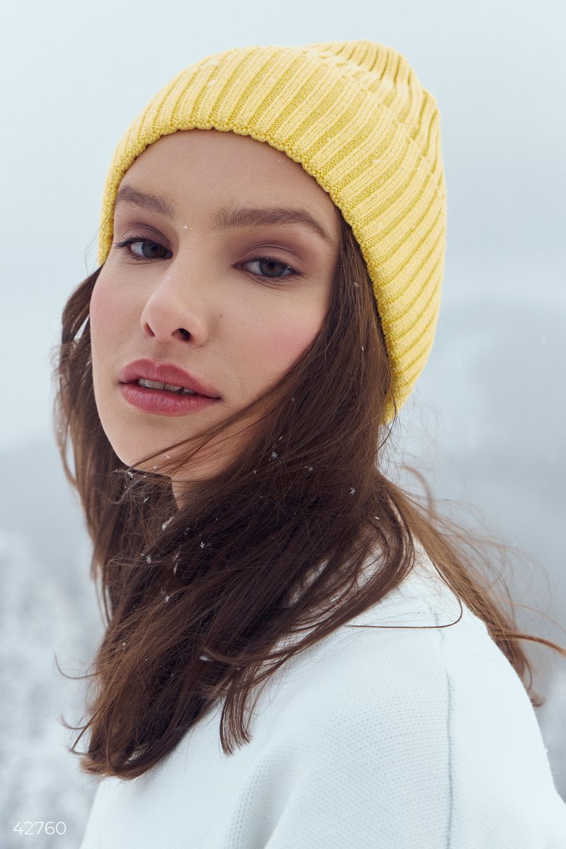 Bright hat with a wide lapel Yellow 42760