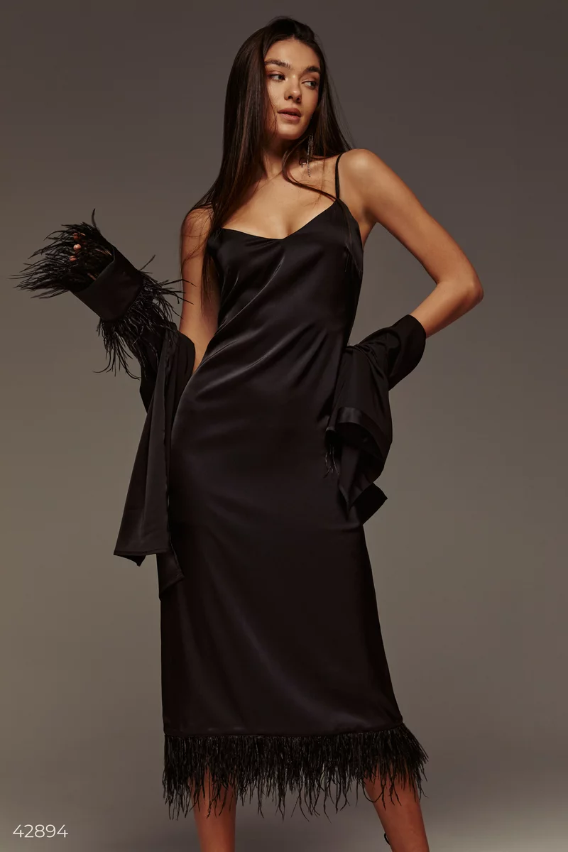 Black combo with feathers at the hem photo 1
