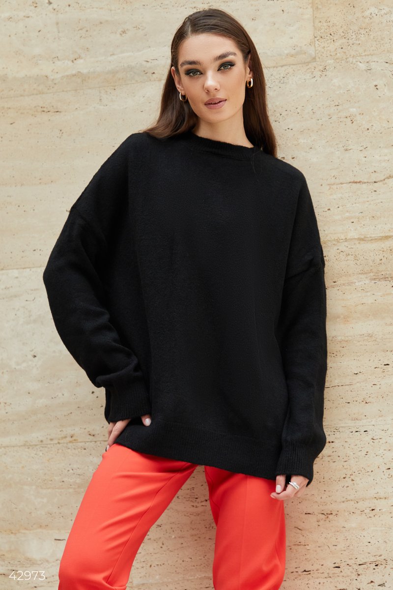 Базовий чорний светр